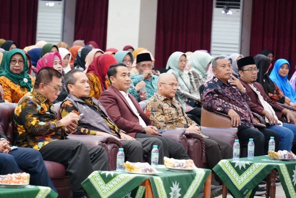 550 Hakim se-Indonesia Hadiri Seminar Internasional Umsura–PTA Surabaya