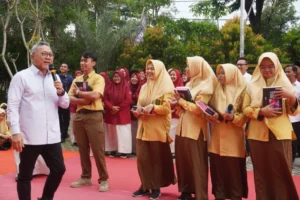 Menko Pangan Tinjau Program MBG di Smamsatu Gresik, Apresiasi Keberanian dan Nalar Kritis Siswa
