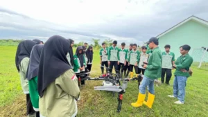Siswa ATPH SMK Muhammadiyah Gresik Praktik Drone Pertanian