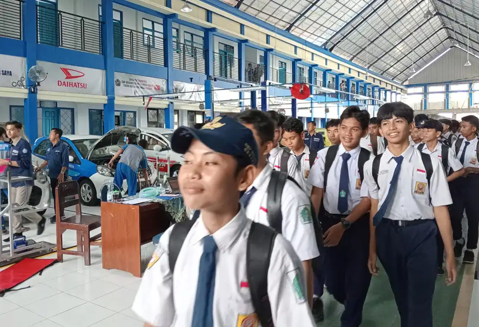 210 Siswa SMP Negeri 3 Genteng Ikuti Wisata Edukasi di SMK Muhammadiyah 2 Genteng