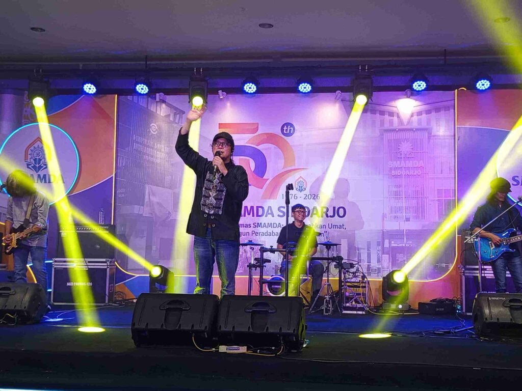 Dari Panggung Milad SMAMDA, Noe Letto Serukan Cahaya untuk Indonesia