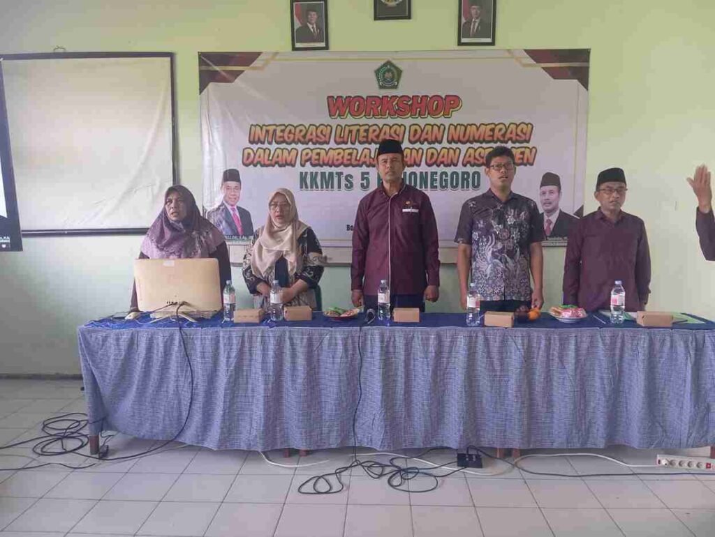 Tingkatkan Kualitas Pembelajaran, Delegasi Guru MTs Muhammadiyah 4 Sugihwaras Ikuti Workshop Literasi dan Numerasi