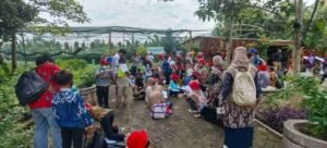Belajar Kelola Sampah, Murid SD Almadany Kunjungi TPA Ngipik Gresik