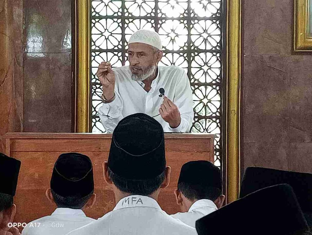 Syaikh Mesir Paparkan Penyakit Hati di Hadapan Santri Al-Ishlah Lamongan 