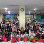 Hujan Tak Halangi SD Musix Surabaya Santuni Anak Yatim