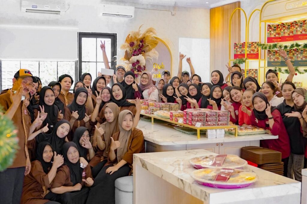 Bangun Bisnis Kue Kering Miliaran dengan Ikhtiar dan Tawakal