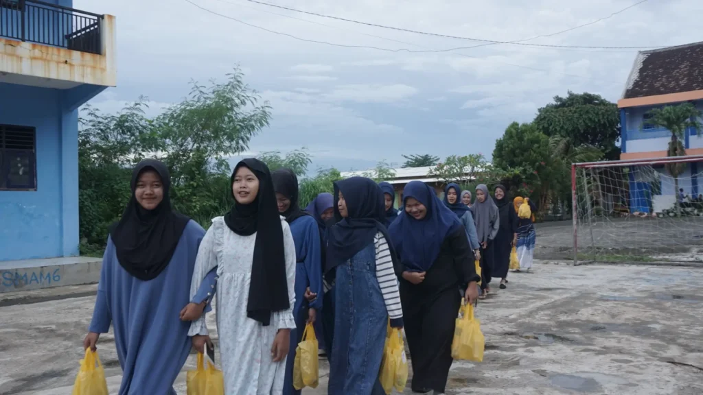 Siswa SMAMusix Gresik ‘Serbu’ Jalanan