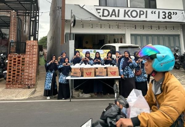 IGABA Bersama Pemuda Masjid Bata Merah Tebar Ta’jil