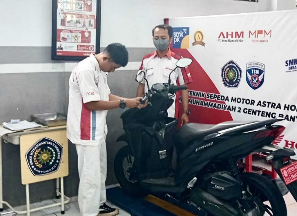 Siswa TSM SMK Muda Genteng Jalani Uji Kompetensi Keahlian