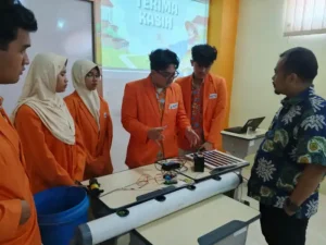 Ujian Final Project Smamita Hadirkan Alat Penyiraman Cerdas Berbasis Panel Surya