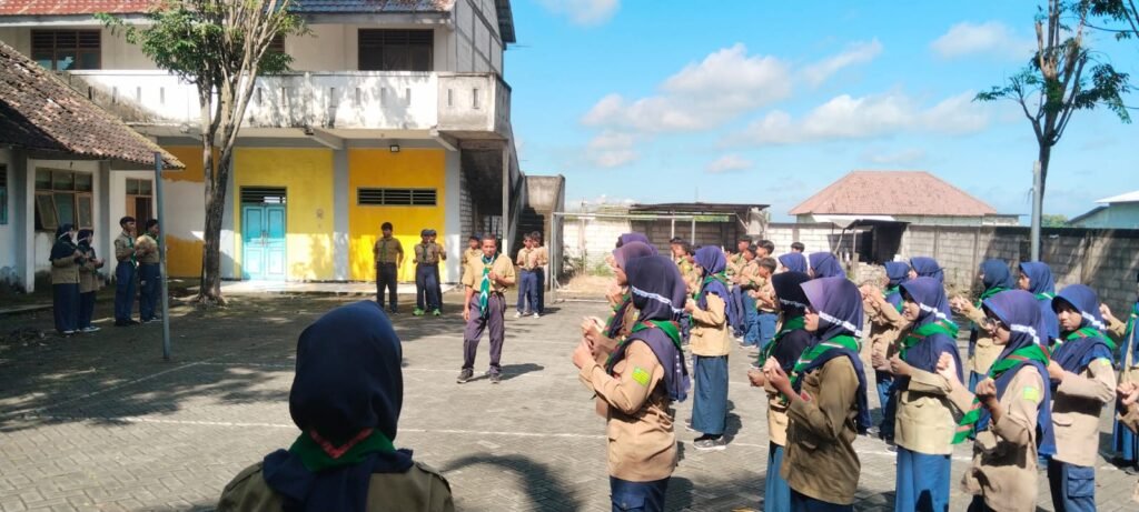 Motivasi Penuh Semangat Warnai Latihan Hizbul Wathan SMP Muhammadiyah 13 Kalen
