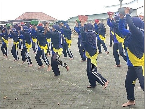 Lestarikan Budaya Daerah, Ekstrakurikuler Tari SMP Muhammadiyah 13 Kalen Tumbuhkan Kreativitas dan Karakter Siswa