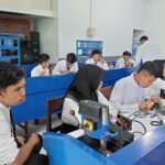 Siswa Elektro SMK Muda Genteng Jalani UKK dengan Merakit Adaptor