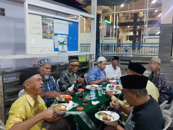 Masjid AT-Taqwa Kenonggo Tulangan Sidoarjo Hadirkan Tradisi Makan Buka Puasa, Wujudkan Ramadan Penuh Berkah