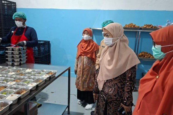 Tinjau SPPG, Ketum PP Aisyiyah Tegaskan Standar Halal dan Thayyib