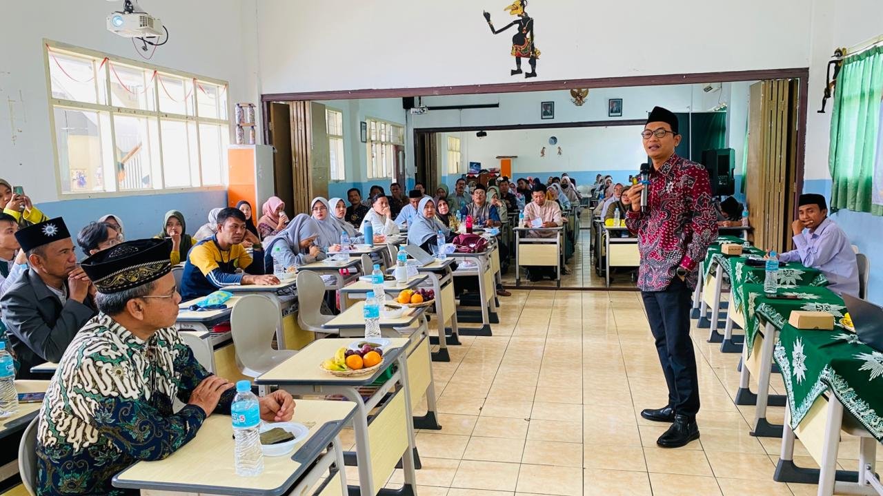 Dian Berkah Sampaikan Urgensi Zakat di Baitul Arqam PCM Wonokromo