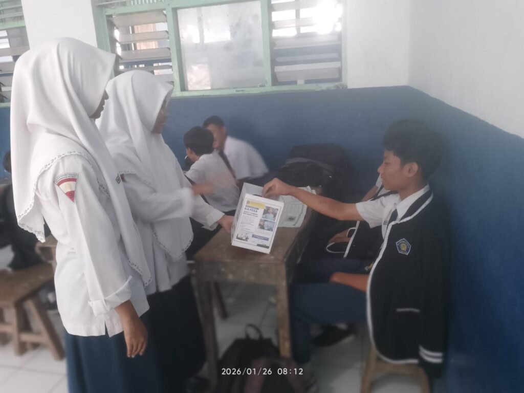 Guru dan Siswa Madtsamutu Pondok Modern Paciran Galang Donasi untuk Adik Kayesa