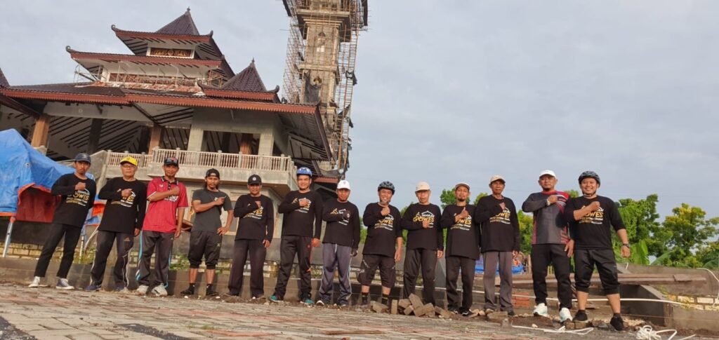 Jamaah Gowes Muhammadiyah Takerharjo Jelajahi Masjid di atas Bukit