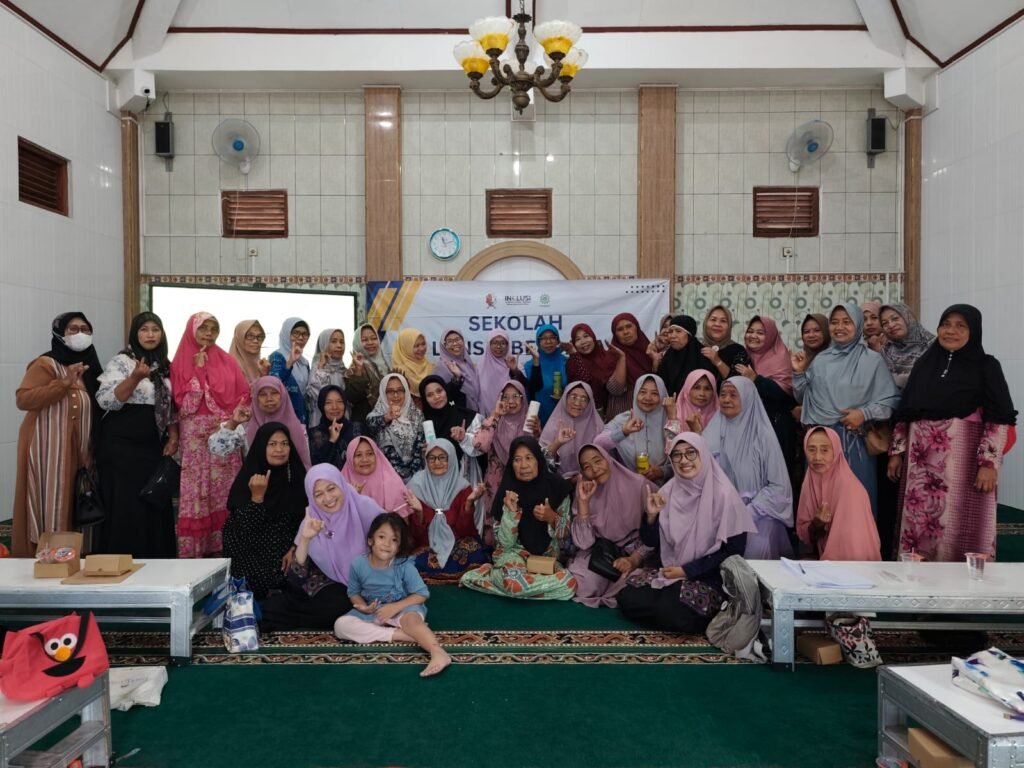 Menyimak Kajian Al-Islam Daycare Lansia PDA Bojonegoro