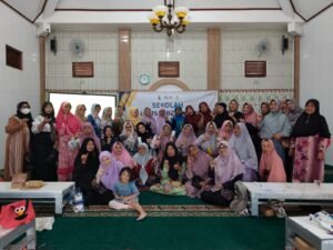 Menyimak Kajian Al-Islam Daycare Lansia PDA Bojonegoro