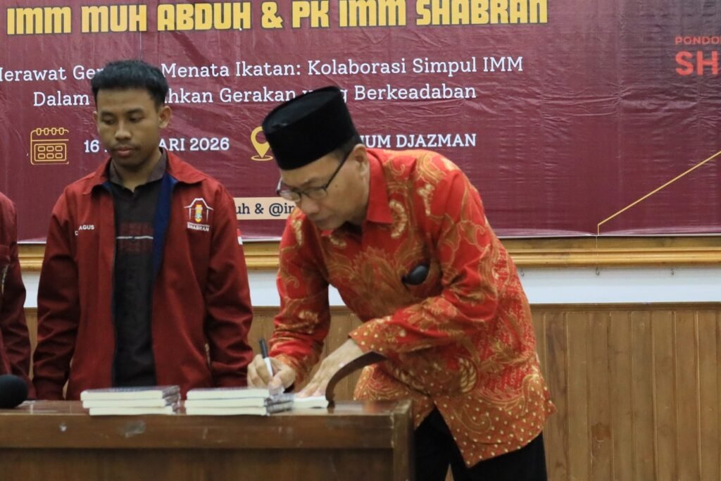 Launching Buku Nalar Futurology Maroon Warnai Pelantikan IMM Shabran UMS