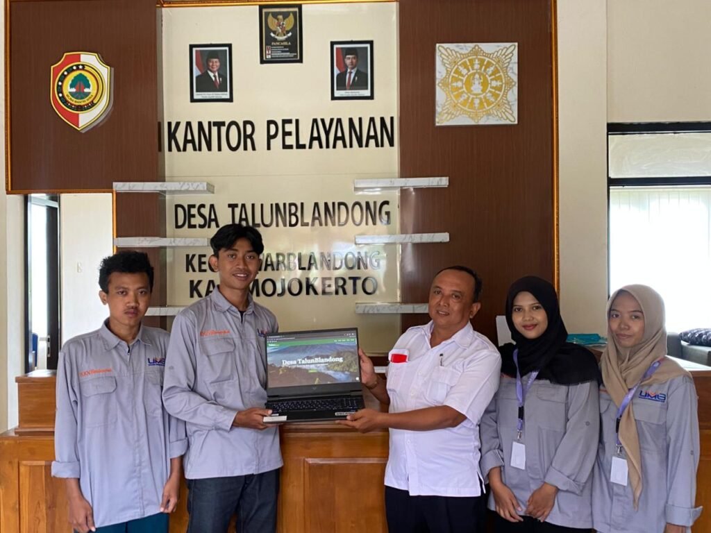 Dukung Transformasi Digital, Mahasiswa KKN UMG Buat Website Resmi Desa