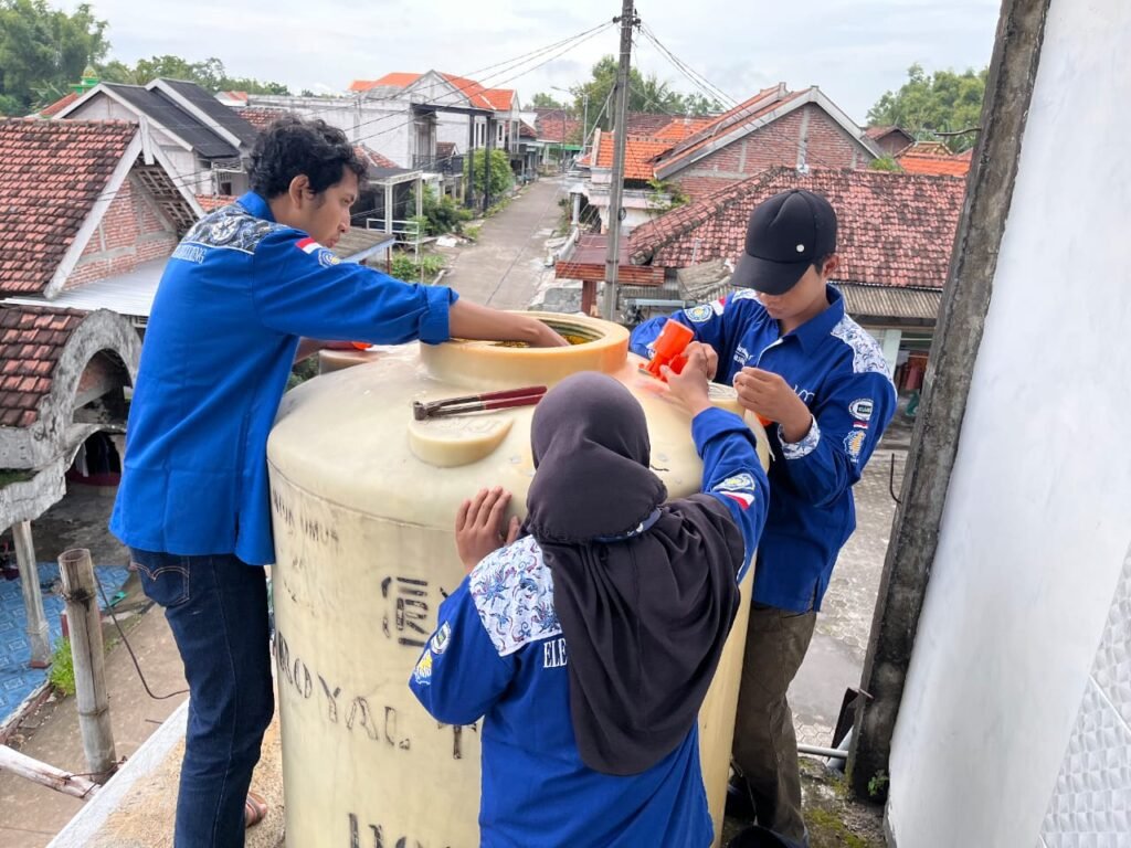 Sambut Ramadan, Mahasiswa UMG Berikan Sumbangan Tandon Air untuk Wudlu