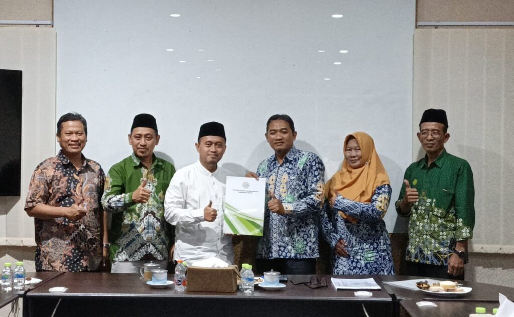 PDM Gresik Kukuhkan Syuhud Immawan Lanjutkan Kepemimpinan SMK Muhammadiyah 2 Gresik