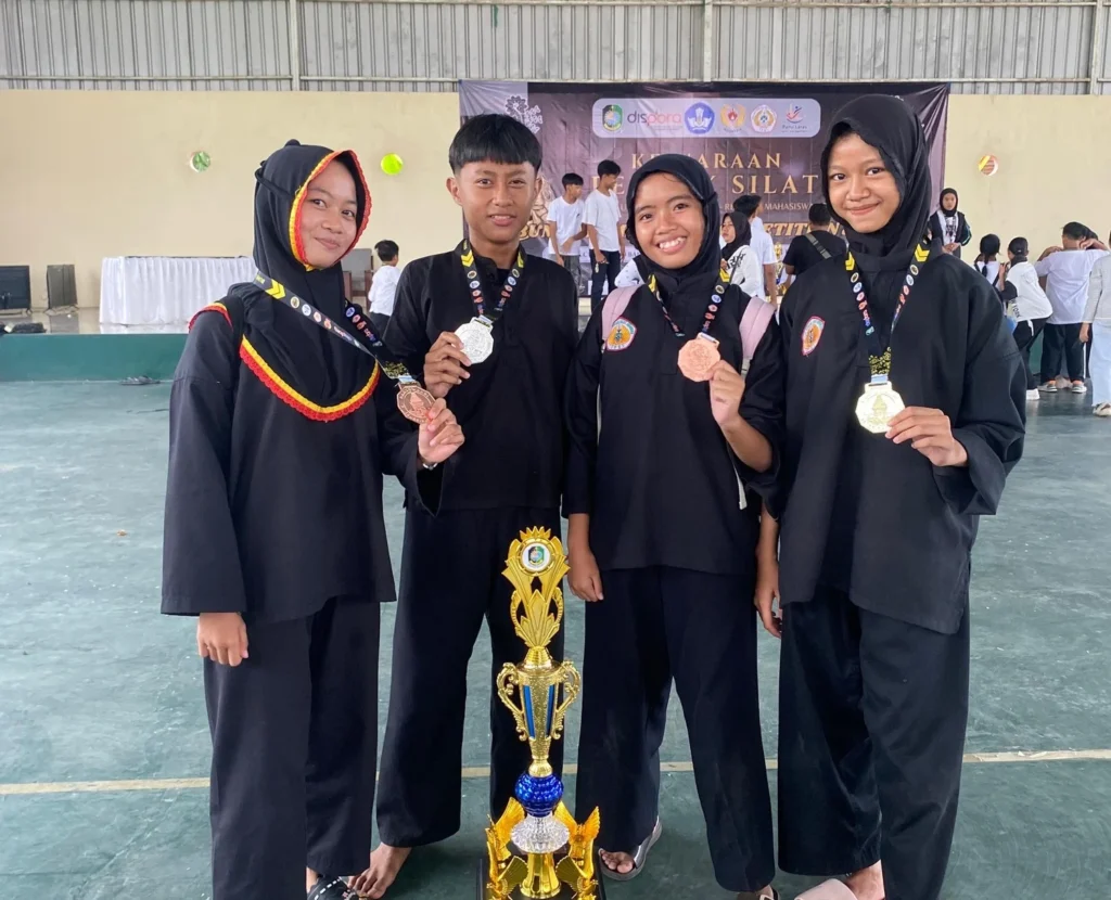 Kontingen SMP Muhammadiyah 10 Muncar Juara Umum Bumi Blambangan Competition 2026