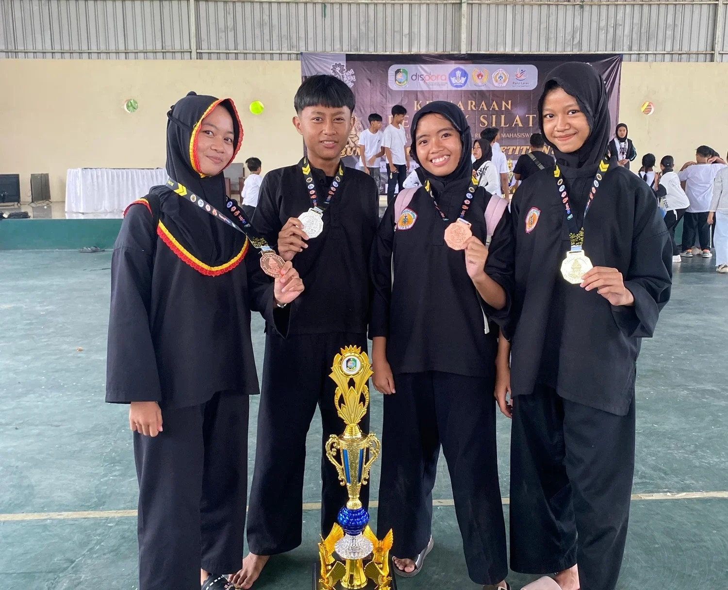 Kontingen SMP Muhammadiyah 10 Muncar Juara Umum Bumi Blambangan Competition 2026