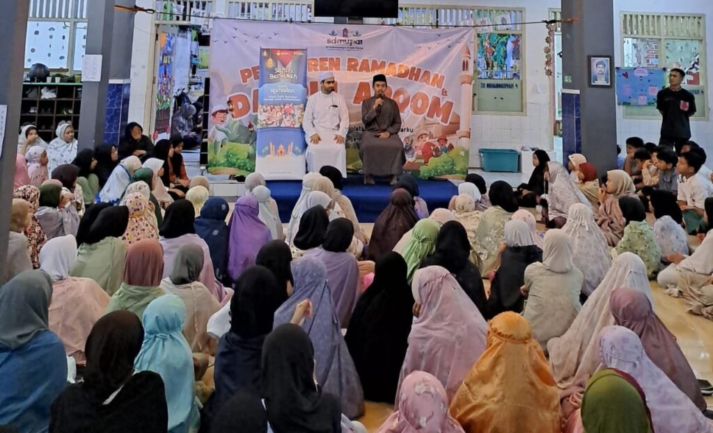 Getarkan Hati Siswa, Syekh Asal Palestina Hadiri Darul Arqom SD Mupat