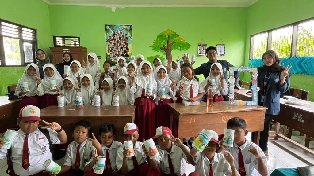 Mahasiswa Akuntansi UMG Edukasi Literasi Keuangan Siswa SDN Sumber Wuluh melalui Program CATUNG