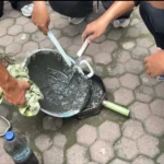 Mahasiswa UMG Olah Sampah Plastik Jadi Paving Block EcoBlock dalam Program KKN di Mojokerto