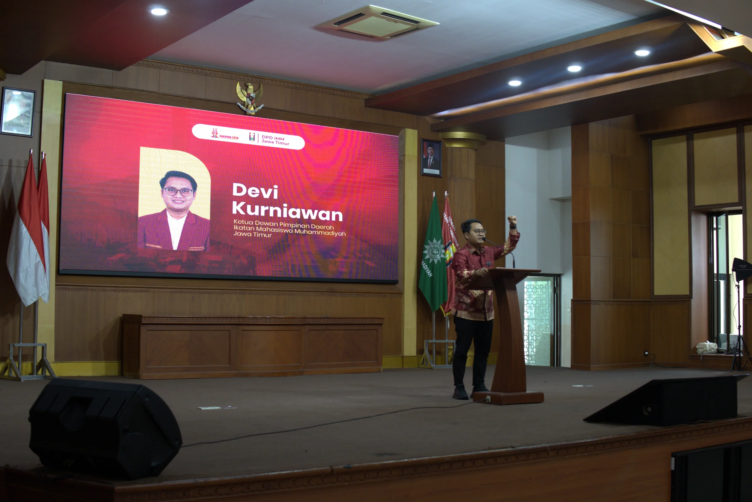 “Mahasiswa harus hadir tidak hanya sebagai mitra kritis, tetapi juga sebagai mitra strategis misalnya dalam penguatan ekonomi melalui program misi dagang, Pemerintah Provinsi Jawa Timur terbuka (2).