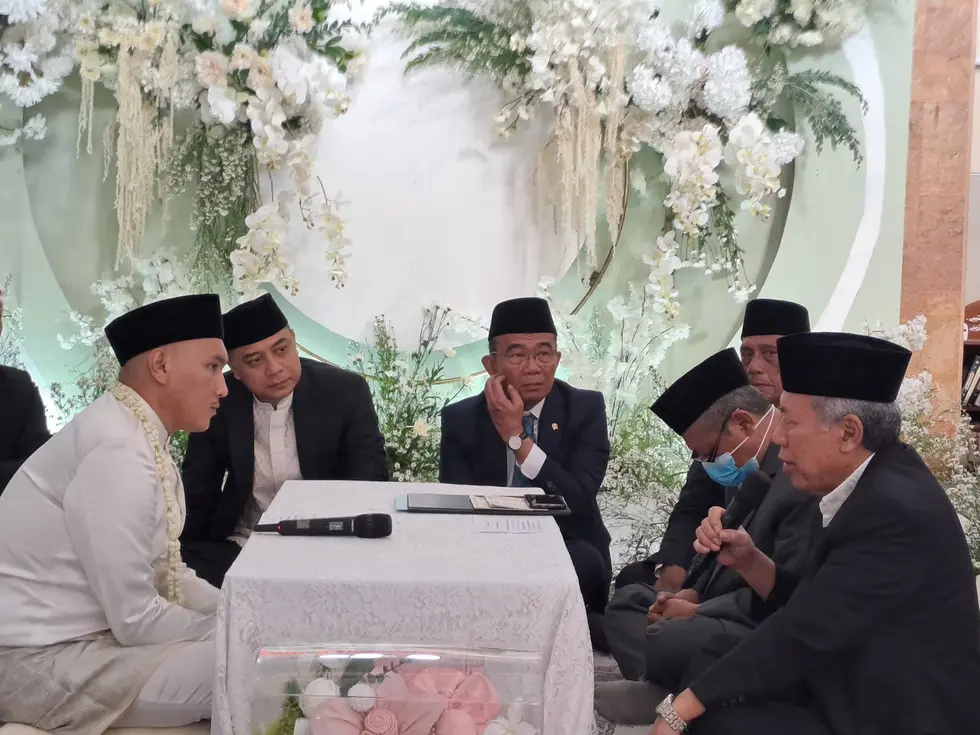 Meneguhkan Tawakal dan Keseimbangan Rumah Tangga dalam Akad Putra Ketua PWM Jatim