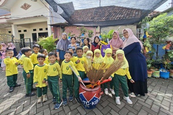 Ababe Peduli Lingkungan Melalui Puncak Projek Gotong Royong