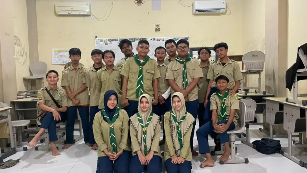 Qobilah HW SMA Muhammadiyah 10 Surabaya Berbagi Takjil di Bulan Ramadhan