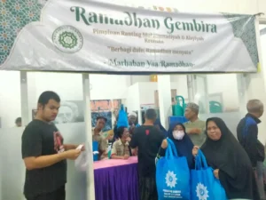 Ramadan Gembira di Kroman: Muhammadiyah Distribusikan 200 Paket Sembako untuk Warga