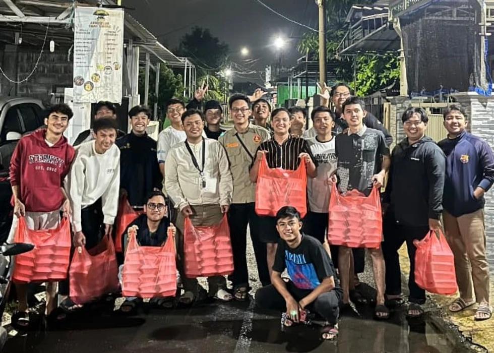 Sahur On The Road, PC Pemuda Muhammadiyah Gempol Salurkan 170 Paket Makanan