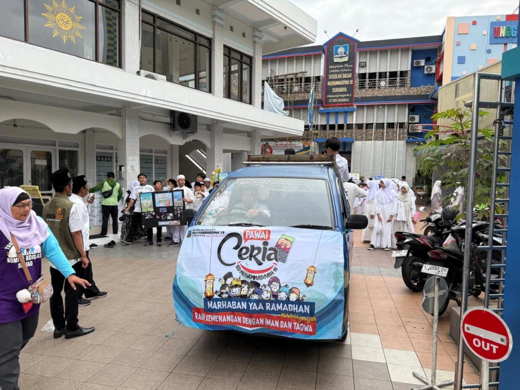 Sambut Ramadan 1447 H, Siswa SD Muhammadiyah 18 Surabaya Gelar Pawai dan Berbagi Nasi Bungkus