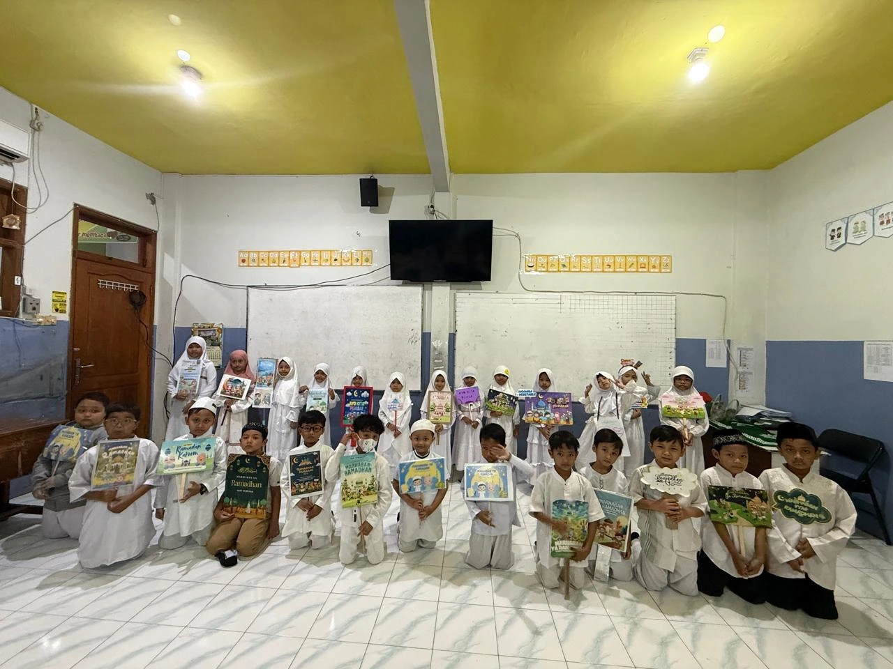 Sambut Ramadan 1447 H, Siswa SD Muhammadiyah 18 Surabaya Gelar Pawai dan Berbagi Nasi Bungkus (2)