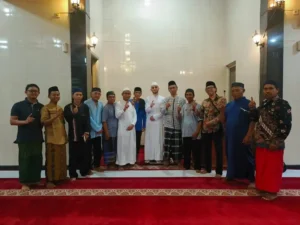 Sambut Ramadan, Jamaah Masjid Al Ikhlas Wonorejo Ikuti Tausiyah Subuh Ulama Palestina