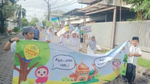 Tarhib Ramadan, Siswa SD Muhammadiyah 16 Surabaya Pawai Sambil Bawa Poster Ajakan Ibadah