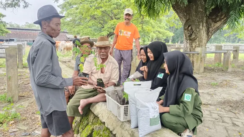 Belajar Negosiasi, Siswa SMK Muhammadiyah 5 Gresik Praktik Jual Produk Peternakan