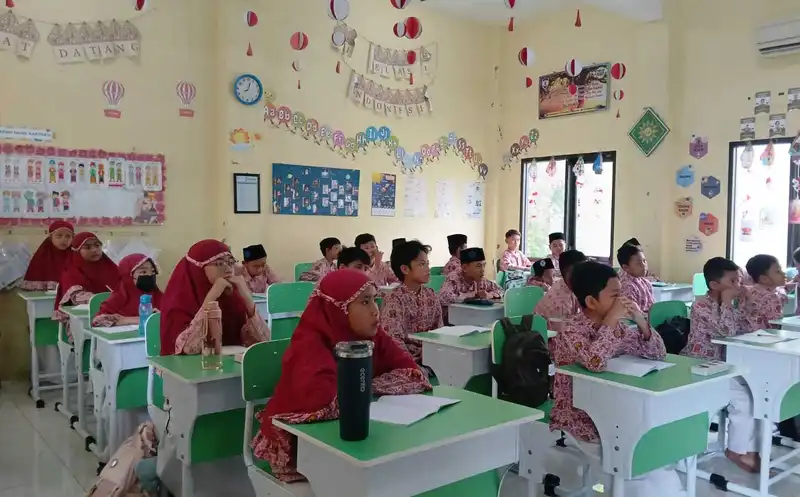 Belajar Bersama Bunda: Edukasi Kesehatan Reproduksi melalui Program Guest Teacher