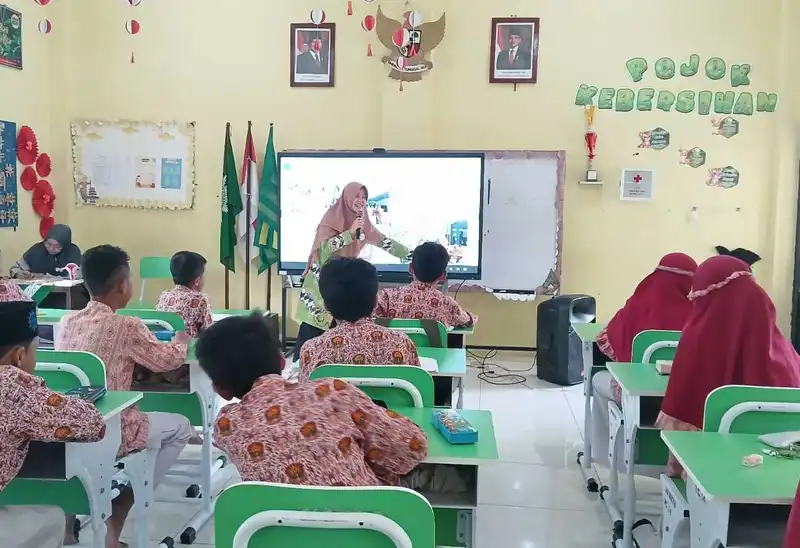 Belajar Bersama Bunda: Edukasi Kesehatan Reproduksi melalui Program Guest Teacher