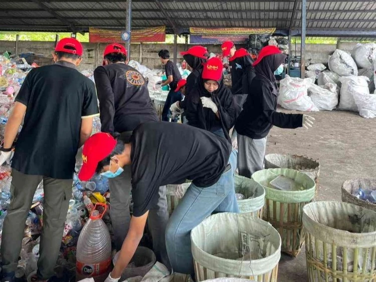 Mahasiswa UMM Dorong SDGs Lewat Gerakan Ecobrick