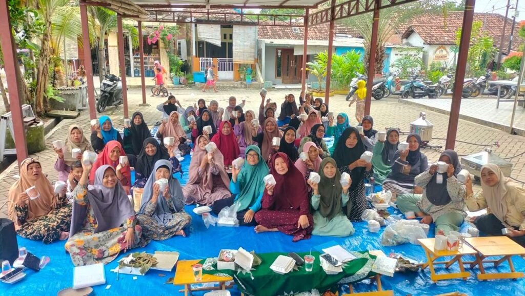 PRA Kedurus Mengadakan Pelatihan Ecoprint Berkreasi dengan Mug Ecoprint