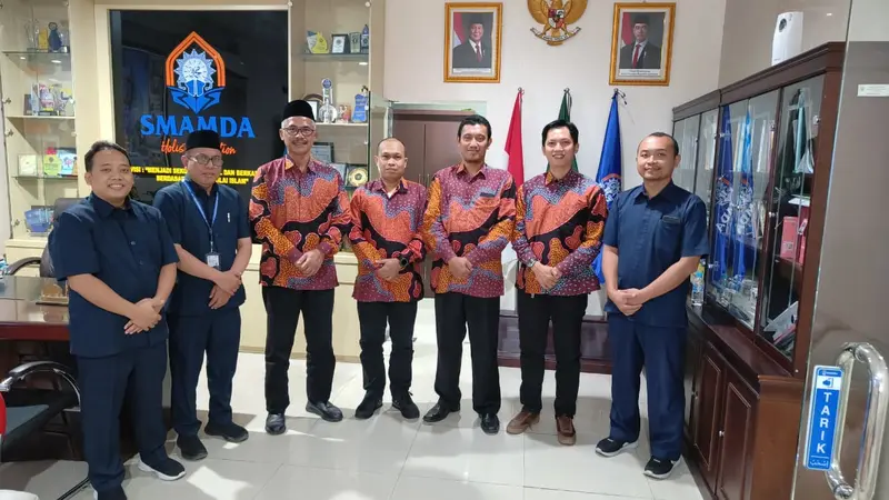Berbagi Pengalaman Kelola Kinerja, Smamda Sidoarjo Terima Kunjungan SMA Muhi