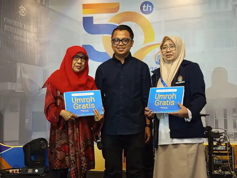 Hadiah Umrah Alumni Jadi Momen Paling Mengharukan di Milad Emas Smamda Sidoarjo